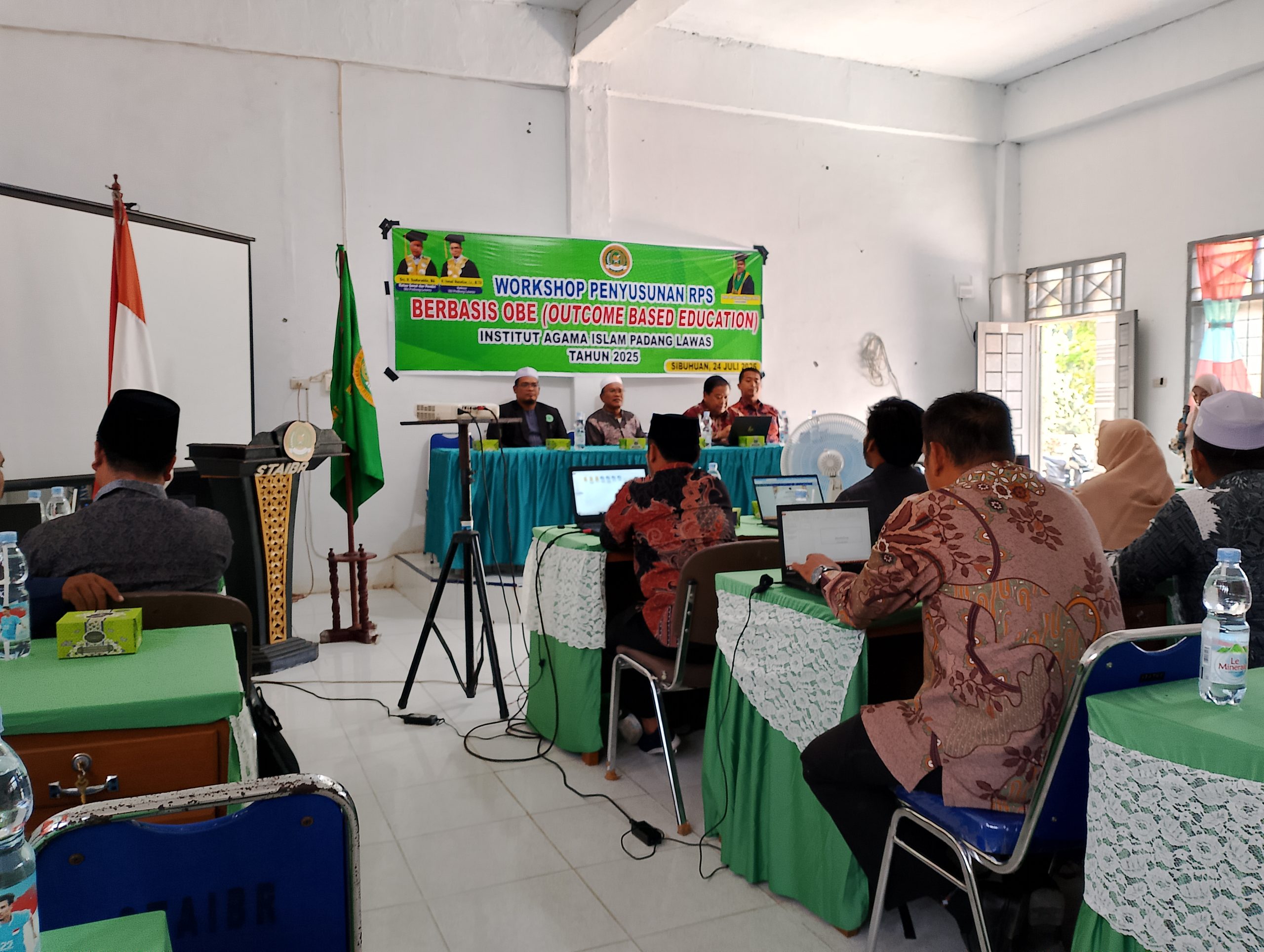 Prof. Dr. Candra Wijaya, M.Pd Guru Besar UIN-SU Menjadi Narasumber pada Workshop Penyusunan RPS Berbasis OBE Prof. Dr. Candra Wijaya, M.Pd Guru Besar UIN-SU Menjadi Narasumber pada Workshop Penyusunan RPS Berbasis OBE